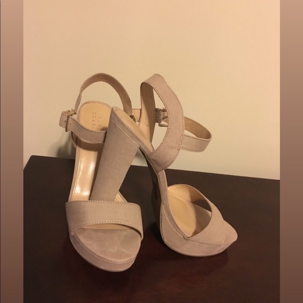 Lauren Conrad platform pumps